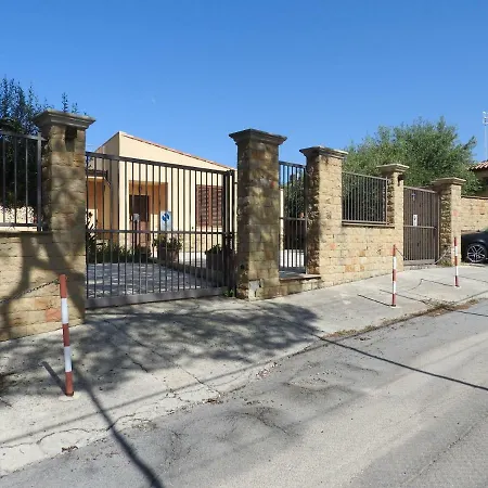 Casa vacanze Porzione Di Villetta Bifamiliare Mazzaforno *
