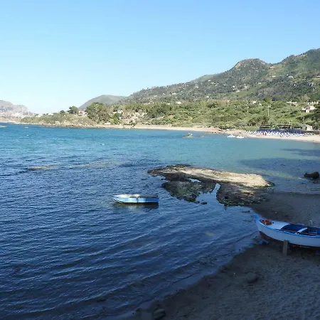 Casa vacanze Porzione Di Villetta Bifamiliare Mazzaforno